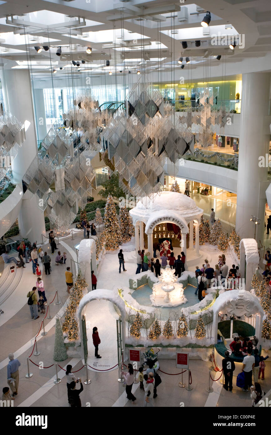 Hong kong shopping mall hi-res stock photography and images - Alamy