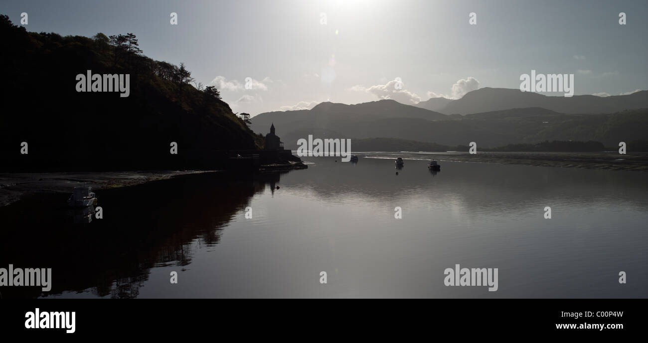 Barmouth Estuary and Coes Faen (The Clock House Stock Photo Alamy