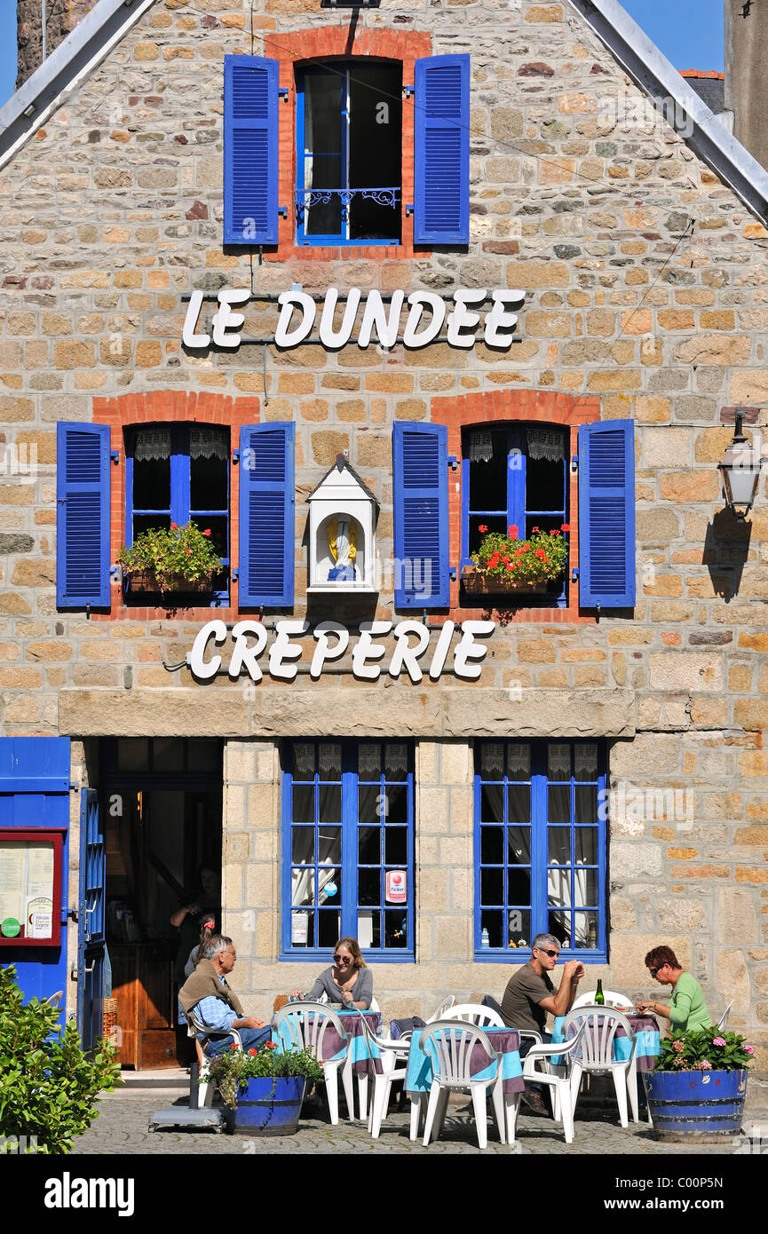 Tourists on terrace eating crepes at crêperie in Paimpol, Côtes-d'Armor, Brittany, France Stock Photo