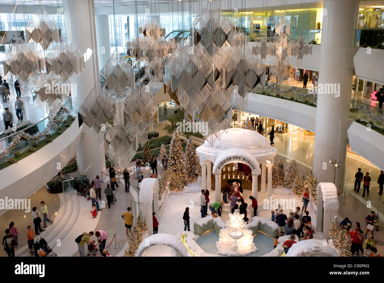 Hong kong shopping mall hi-res stock photography and images - Alamy