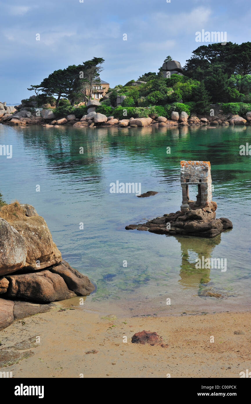 Oratoire SaintGuirec, The Oratory on the Saint Guirec beach is home to