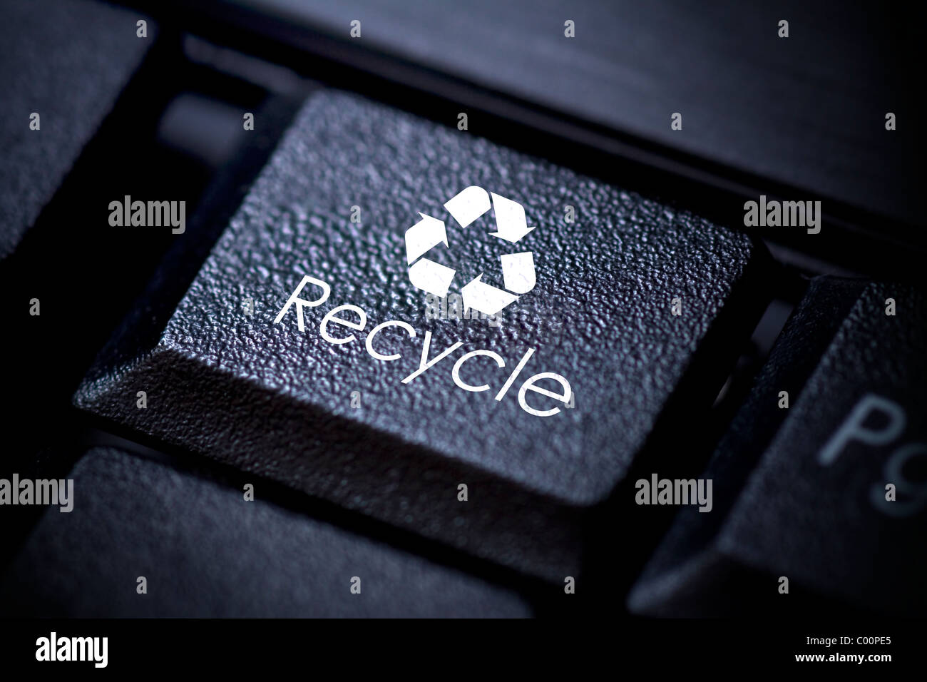 Computer keyboard concept Image. Recycle button Stock Photo Alamy
