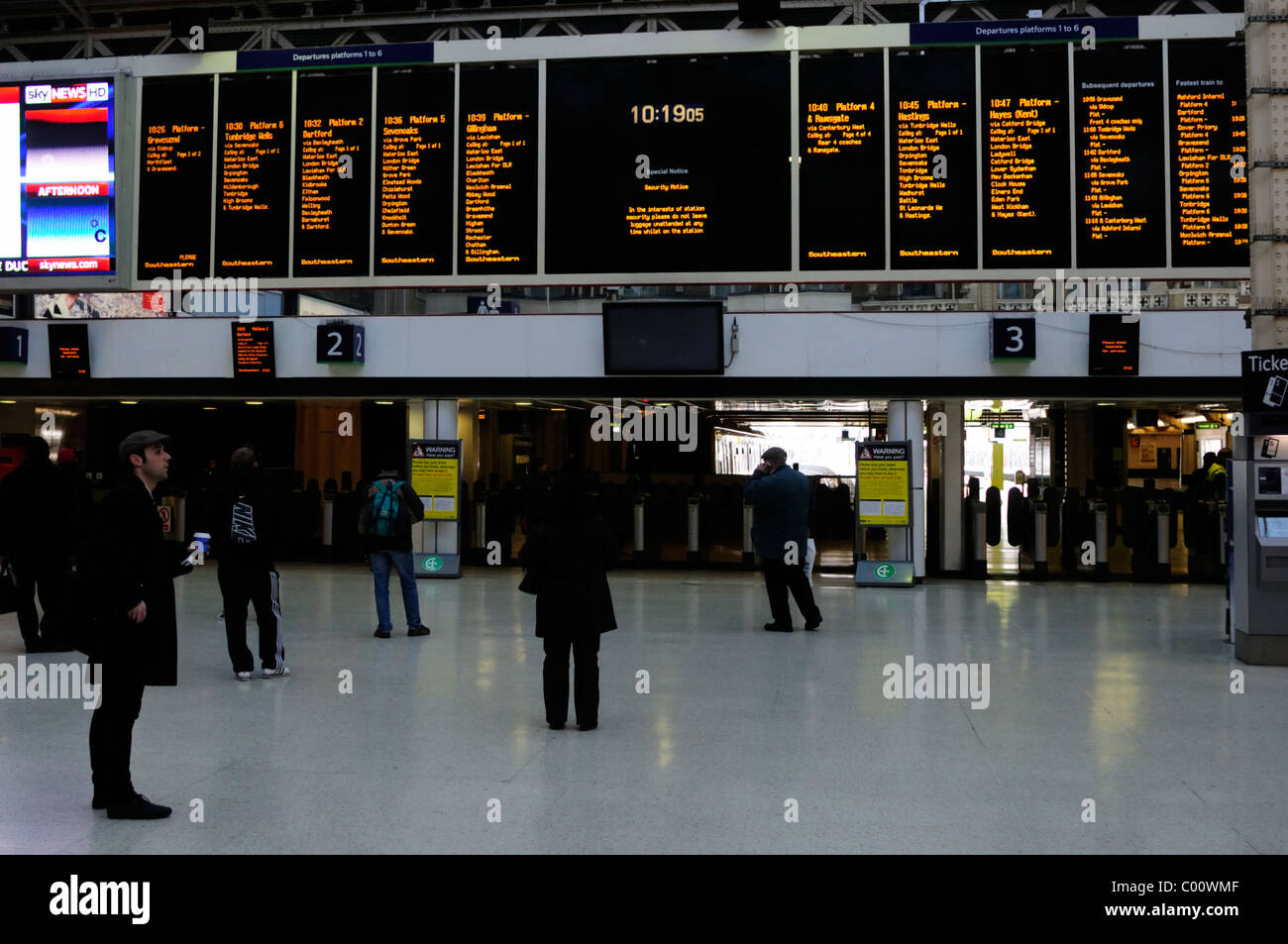 Charing cross station hi-res stock photography and images - Alamy