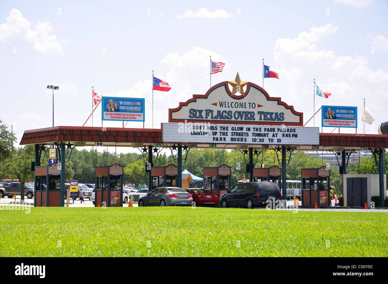 Entrance to Six Flags Over Texas amusement park, Arlington - Fort Worth, Texas, USA - The original, oldest, Six Flags park Stock Photo