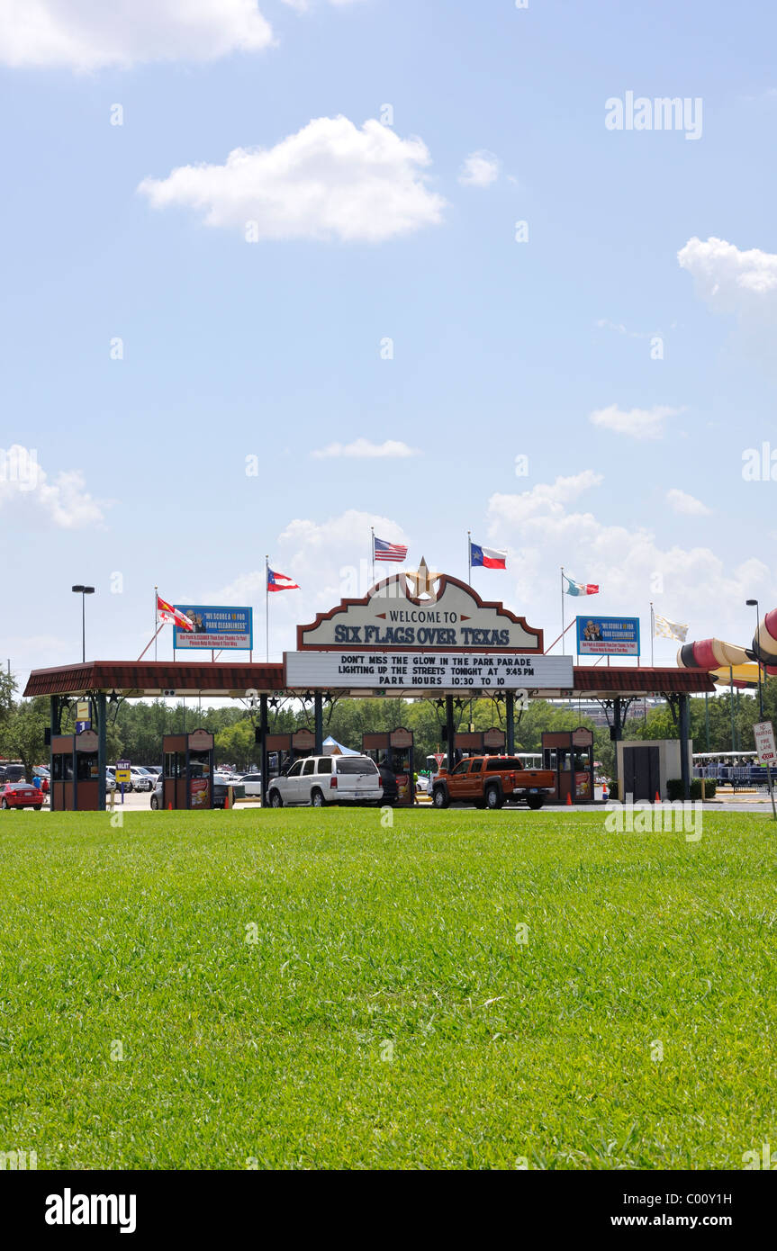 Entrance to Six Flags Over Texas amusement park, Arlington - Fort Worth, Texas, USA - The original, oldest, Six Flags park Stock Photo