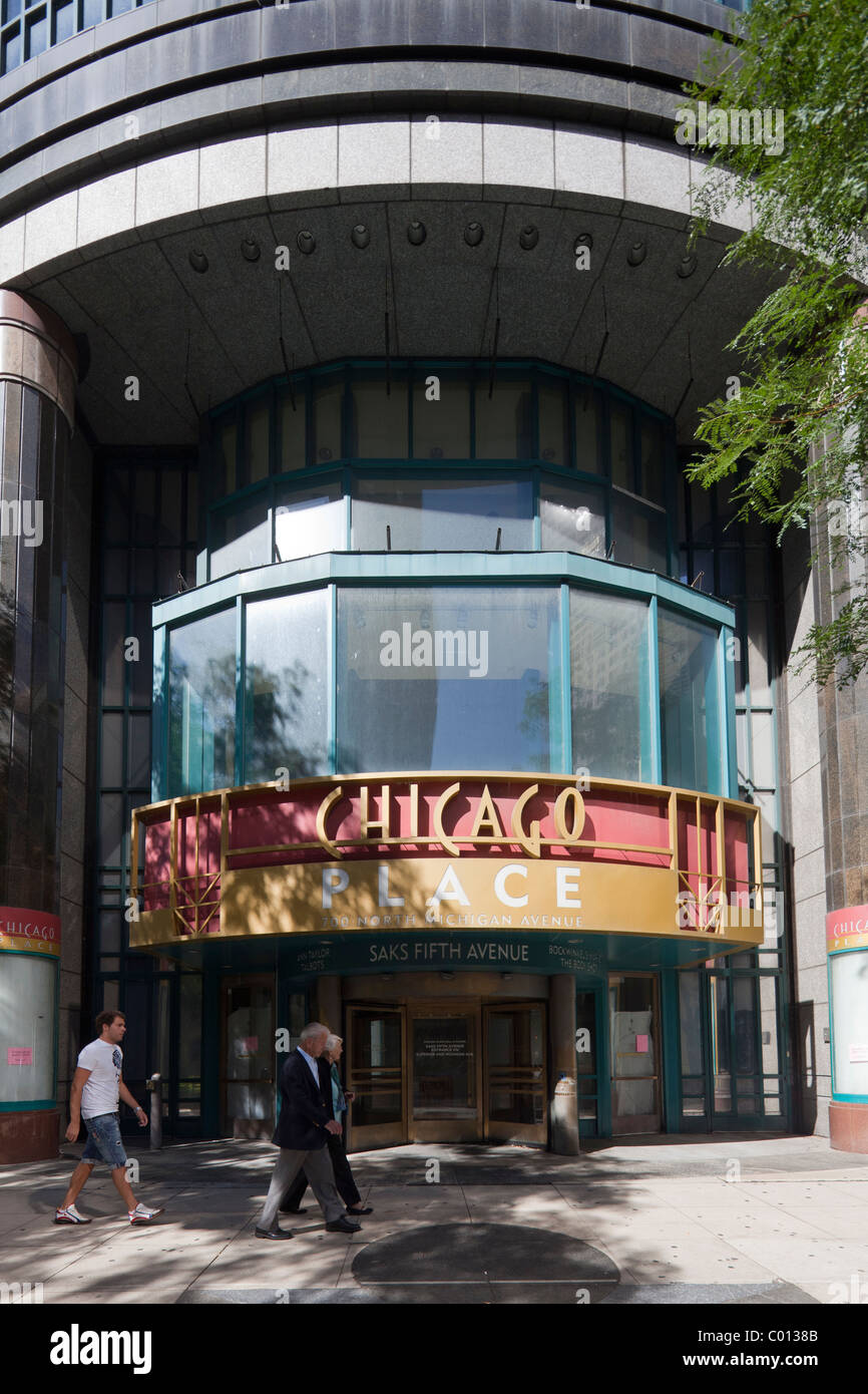 Saks Fifth Avenue  Shopping in Streeterville, Chicago