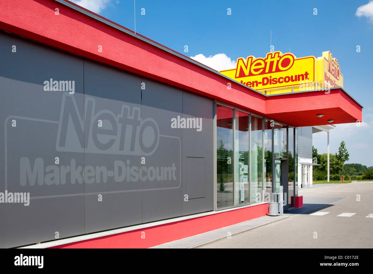 Exterior view of discount food store Netto, Heideck Bavaria, Germany, Europe Stock Photo
