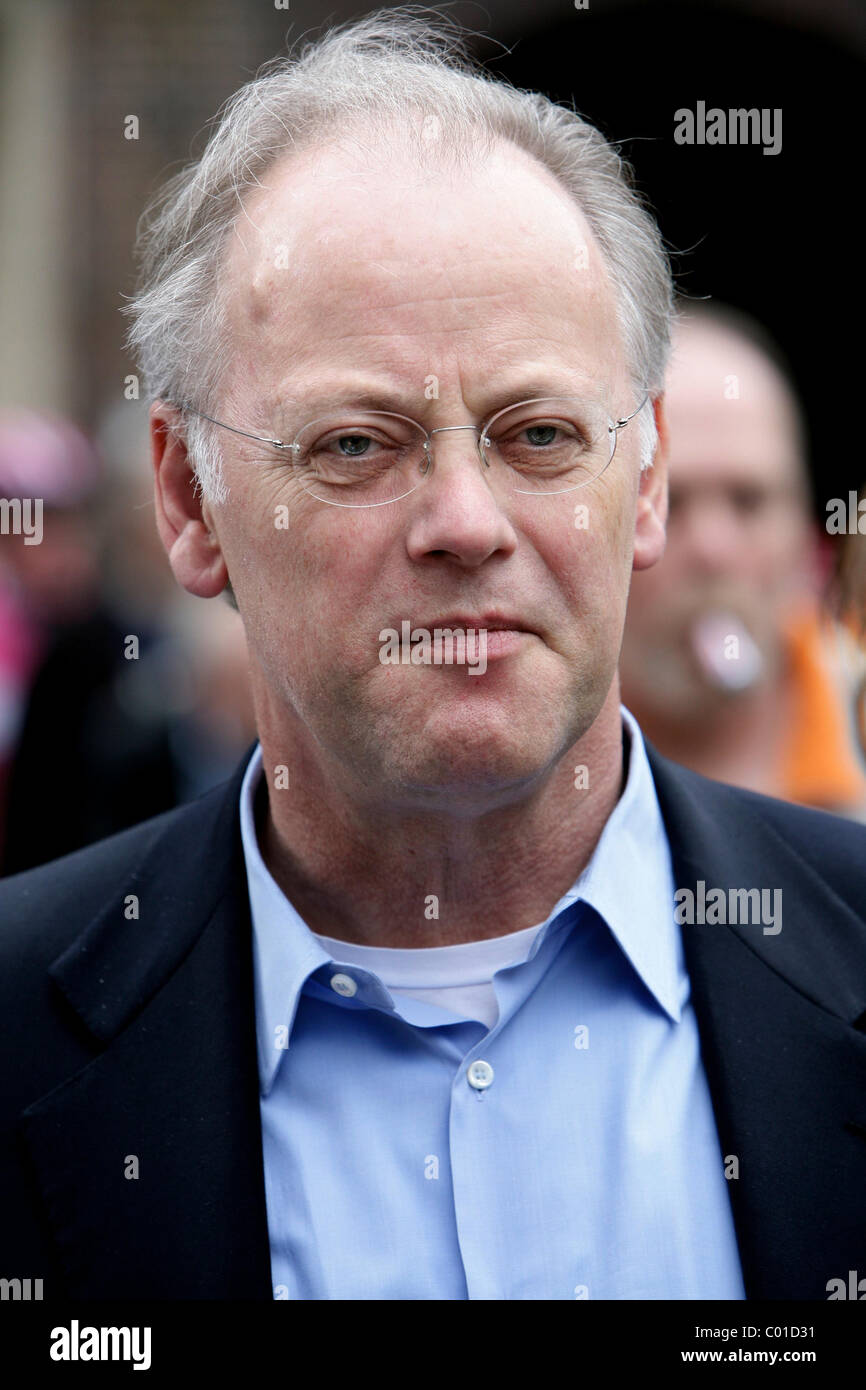 Rudolf Scharping attends Vattenfall Cyclassics Hamburg, Germany - 19.08 ...