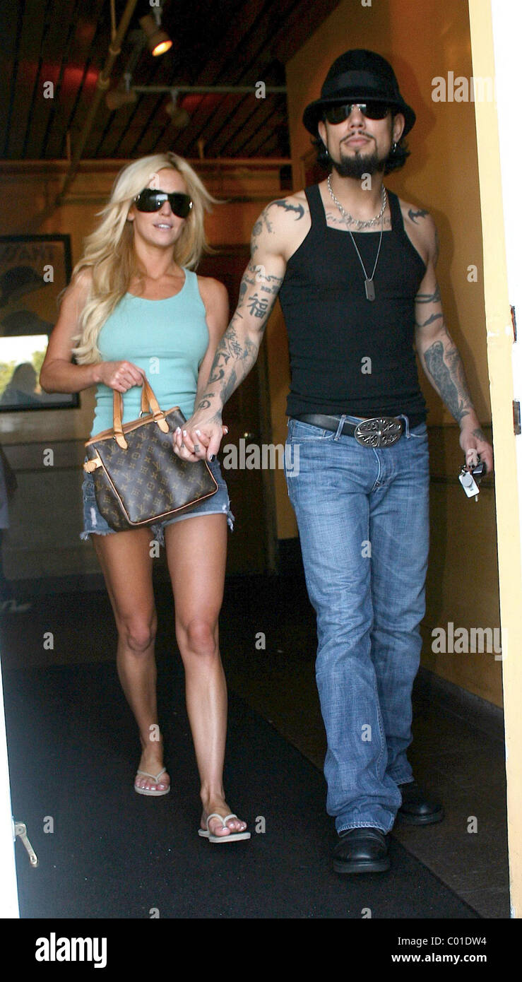 Dave Navarro dined with new girlfriend at a restaurant on Sunset