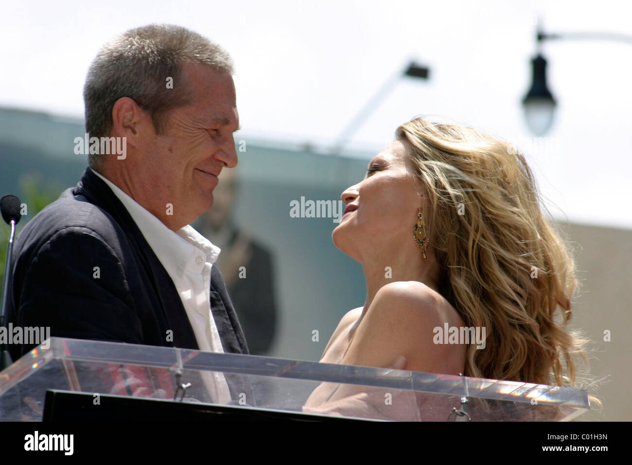 Jeff Bridges and Michelle Pfeiffer Michelle Pfeiffer receives the 2