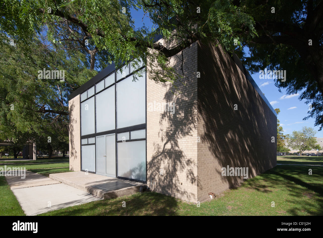 Carr Memorial Chapel by Ludwig Mies van der Rohe, Illinois Institute of  Technology in Chicago, Illinois Stock Photo - Alamy