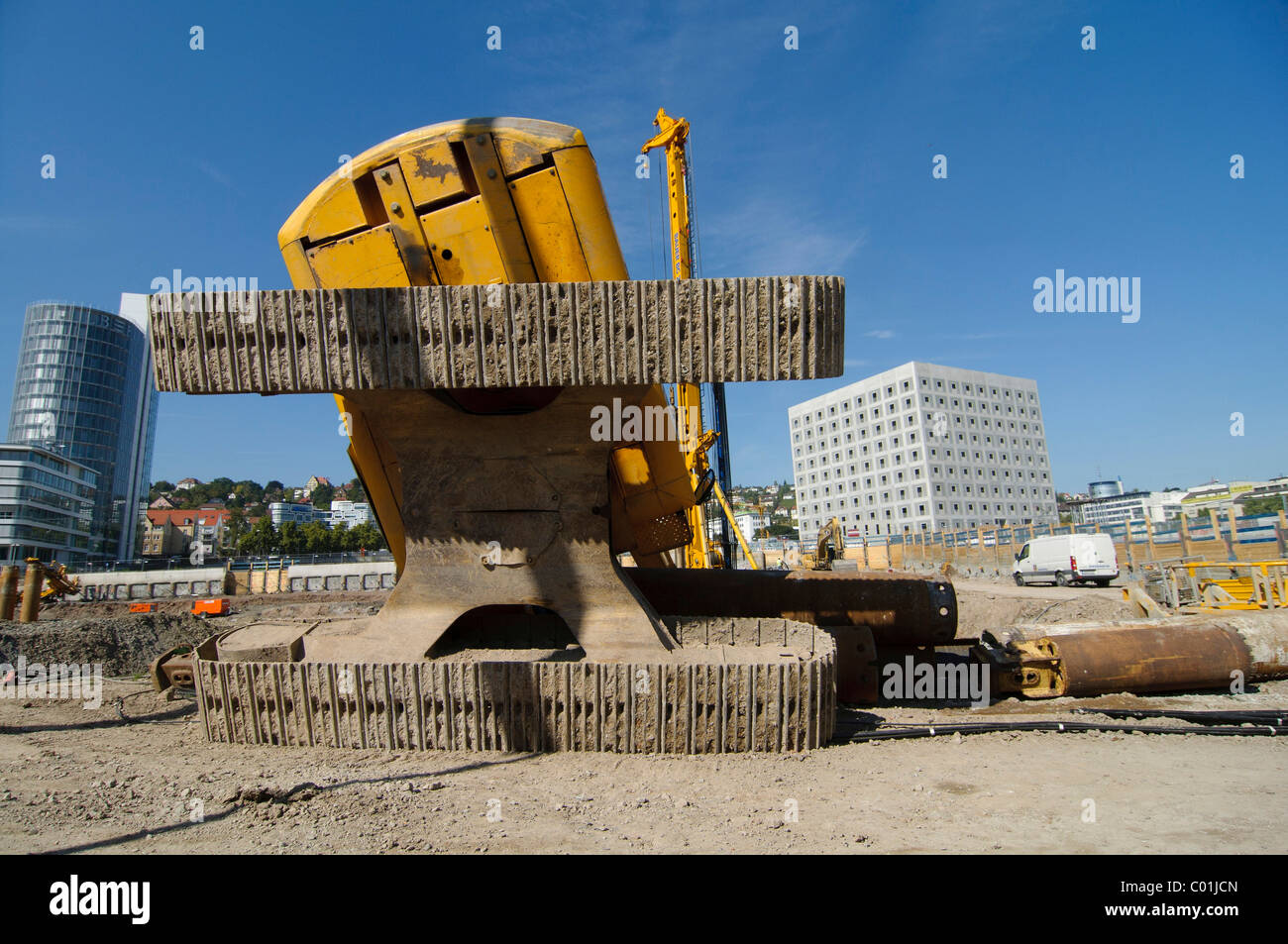 A crawler excavator toppled over on the construction site between Neue Bibliothek and Pariser Platz, Stuttgart Stock Photo
