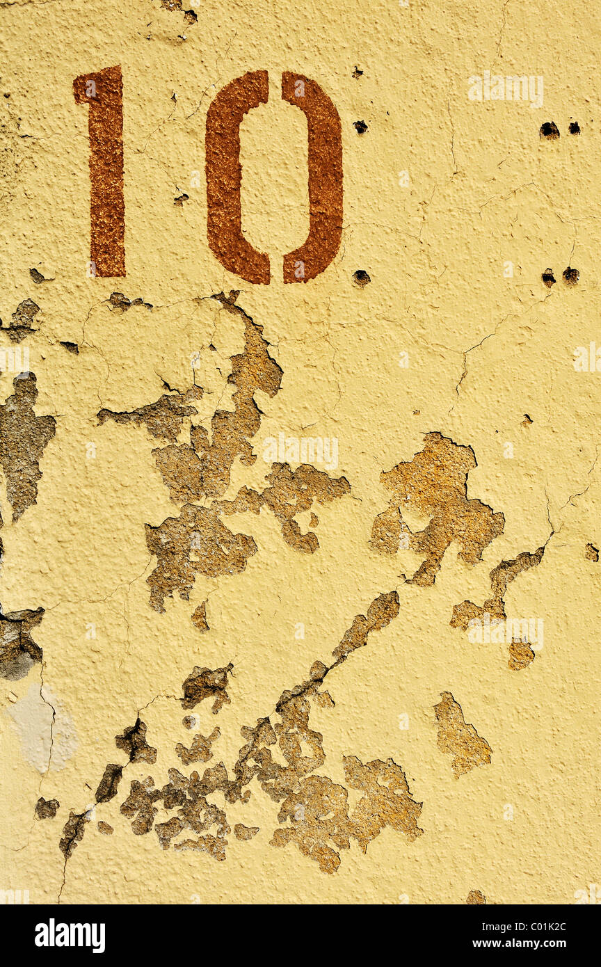 The number ten on crumbling plaster Stock Photo