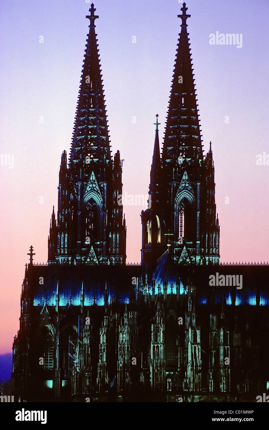 Cologne Cathedral at night, Cologne, North Rhine-Westphalia, Germany ...