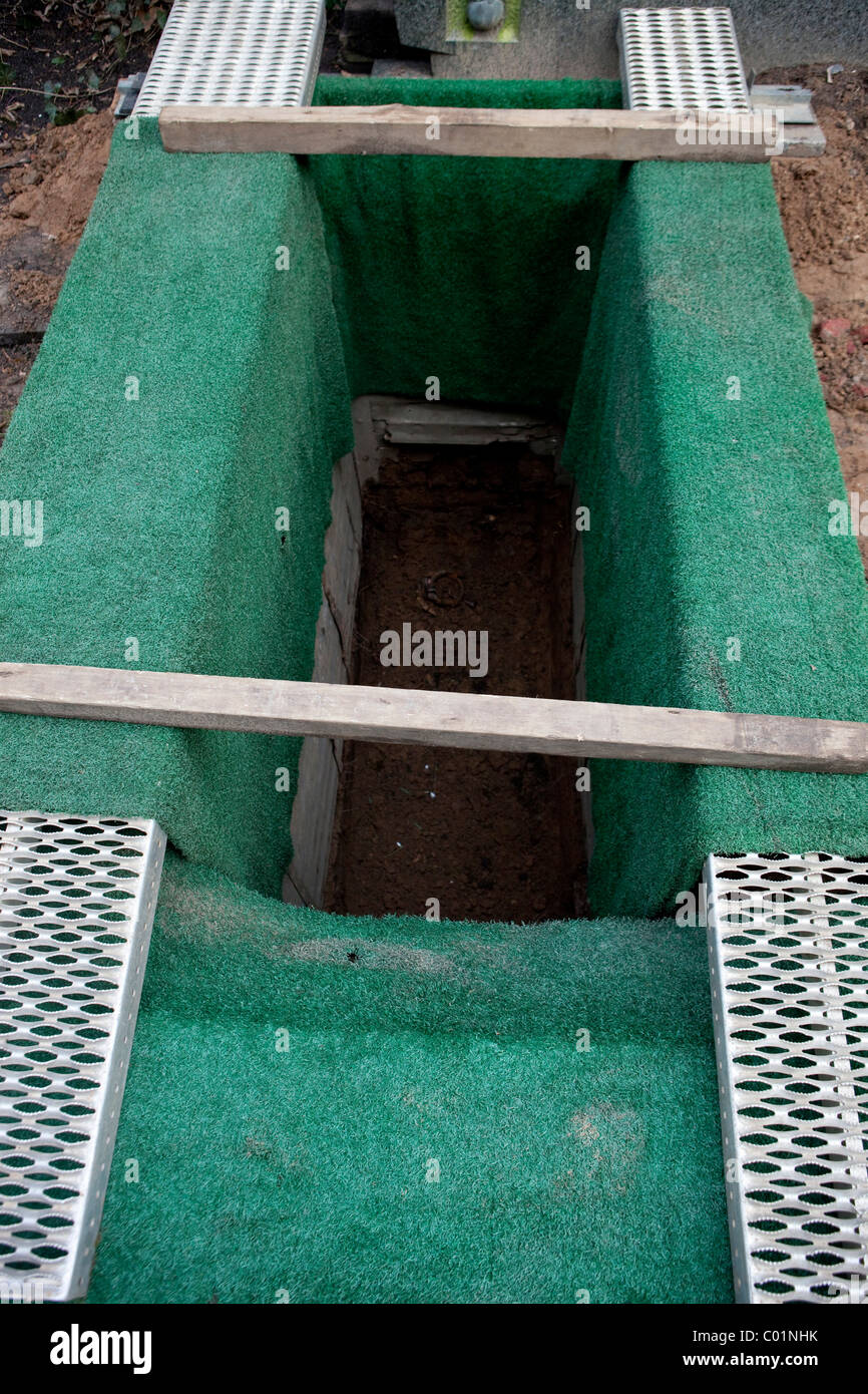 Open grave from above hires stock photography and images Alamy