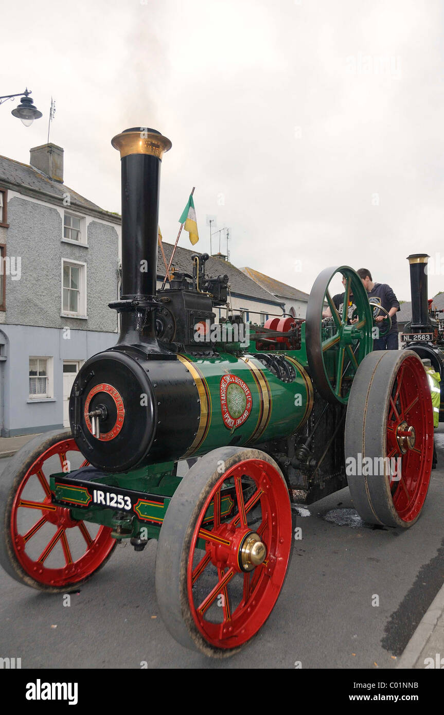 Steam tractor in operation, road locomotive as an agricultural tractor, Birr, County Offaly, Midlands, Republic of Ireland Stock Photo
