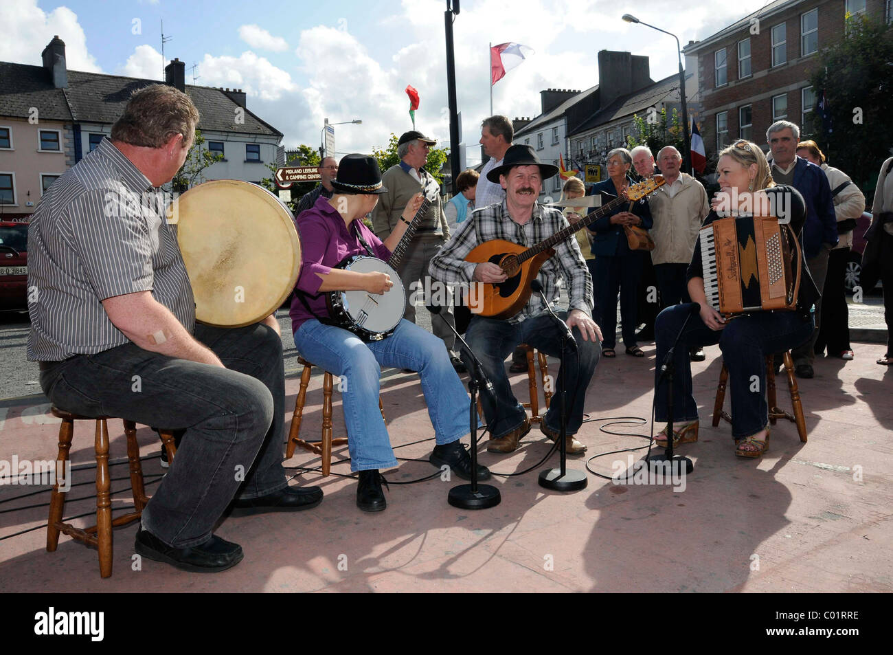 Irish people making music together, Irish folklore at the Fleadh Cheoil 2009, the largest festival of traditional music in Stock Photo