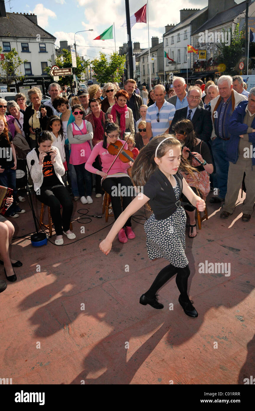 Irish people making music and dancing together, Irish folklore at the Fleadh Cheoil 2009, the largest festival of traditional Stock Photo