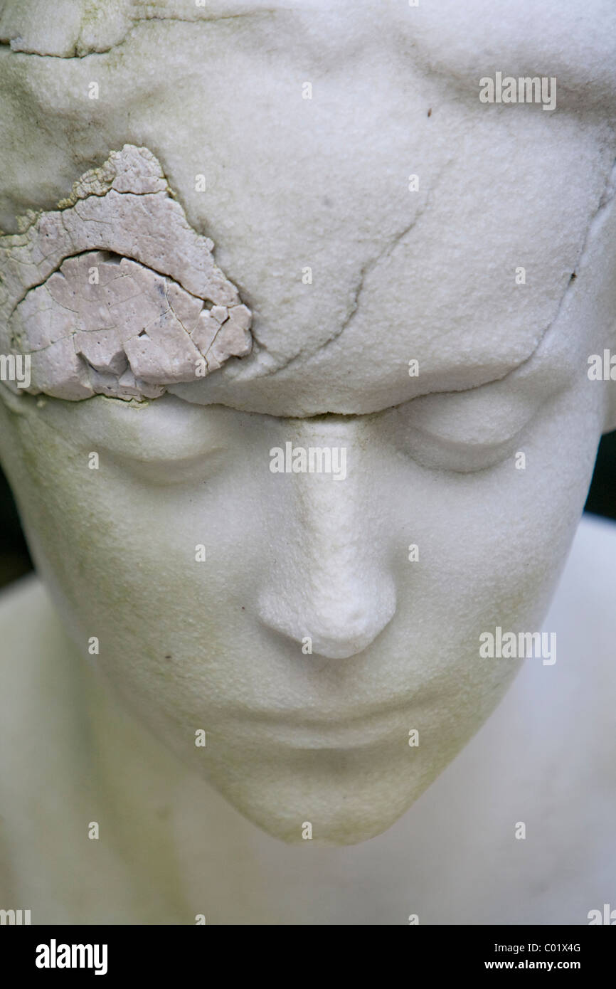 Woman sculpture cracked hires stock photography and images Alamy