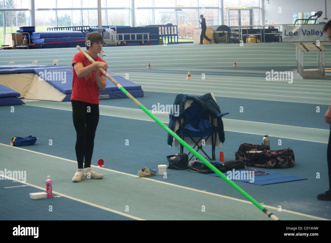 Pole Vaulter, Lee Valley Athletics Track, London Indoor Games, start of Pole Vault Stock Photo
