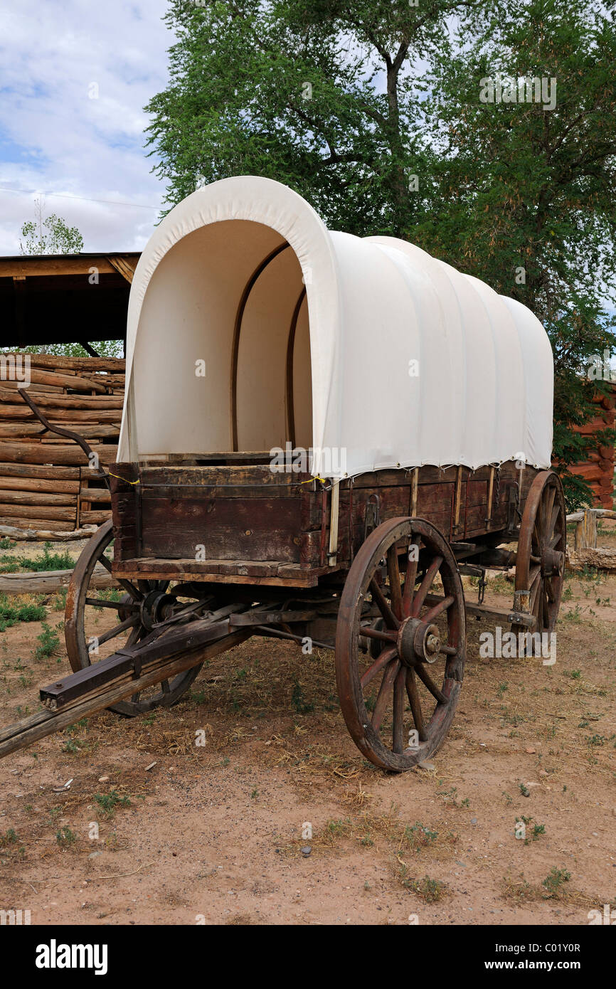 Replica of a covered wagon of the settlers, around 1850, Bluff, Utah