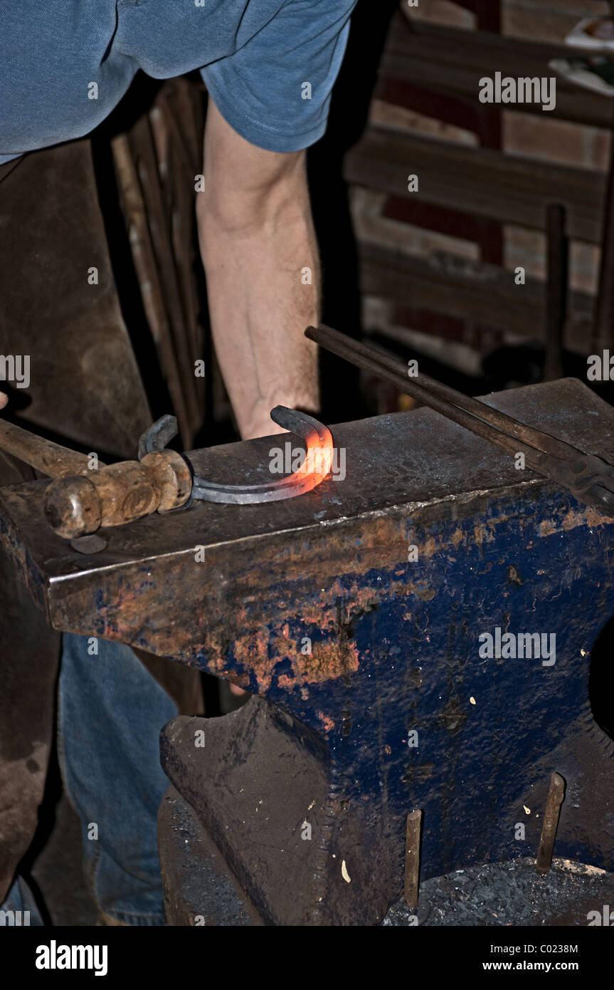 Making a horseshoe Stock Photo Alamy