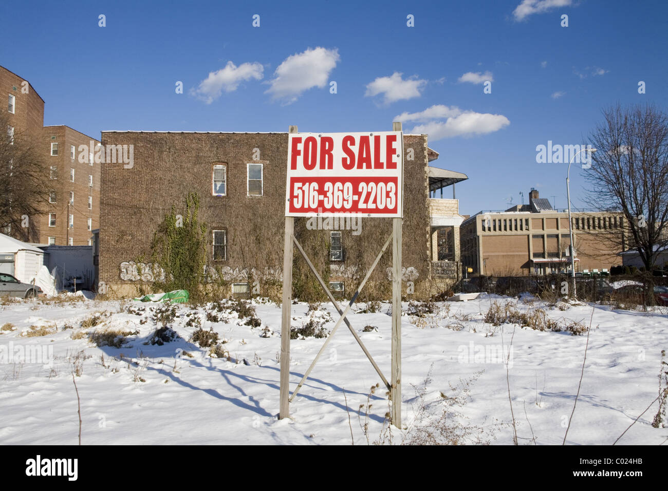 Empty plot of land hires stock photography and images Alamy