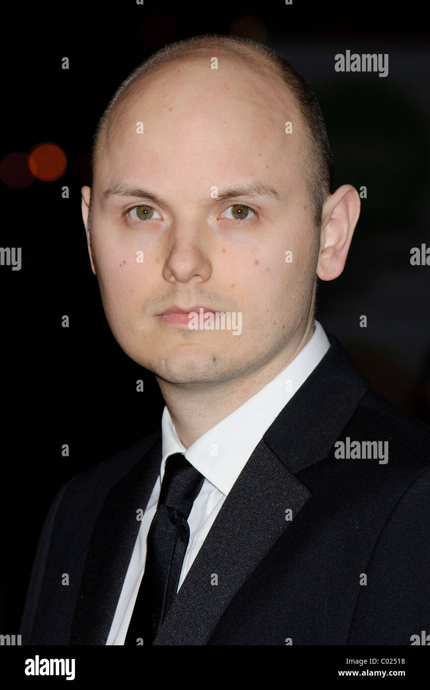 Режиссер сценарист. Мартин круг продюсер фото. 5-я волна фильм 2016 лив шрайбер. Дж блэйксон фильмы. Дж блэйксон биография.