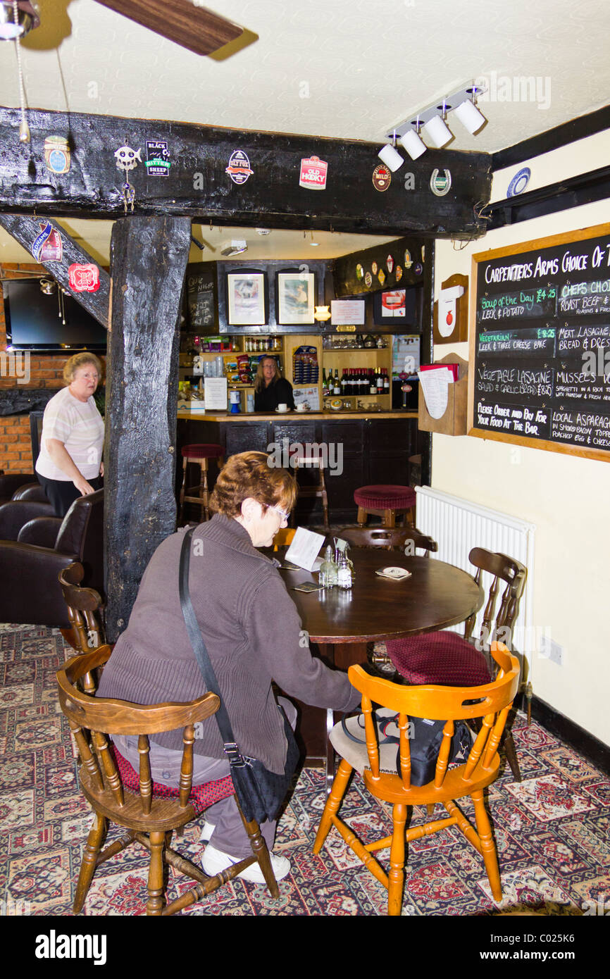 Carpenters arms hires stock photography and images Alamy