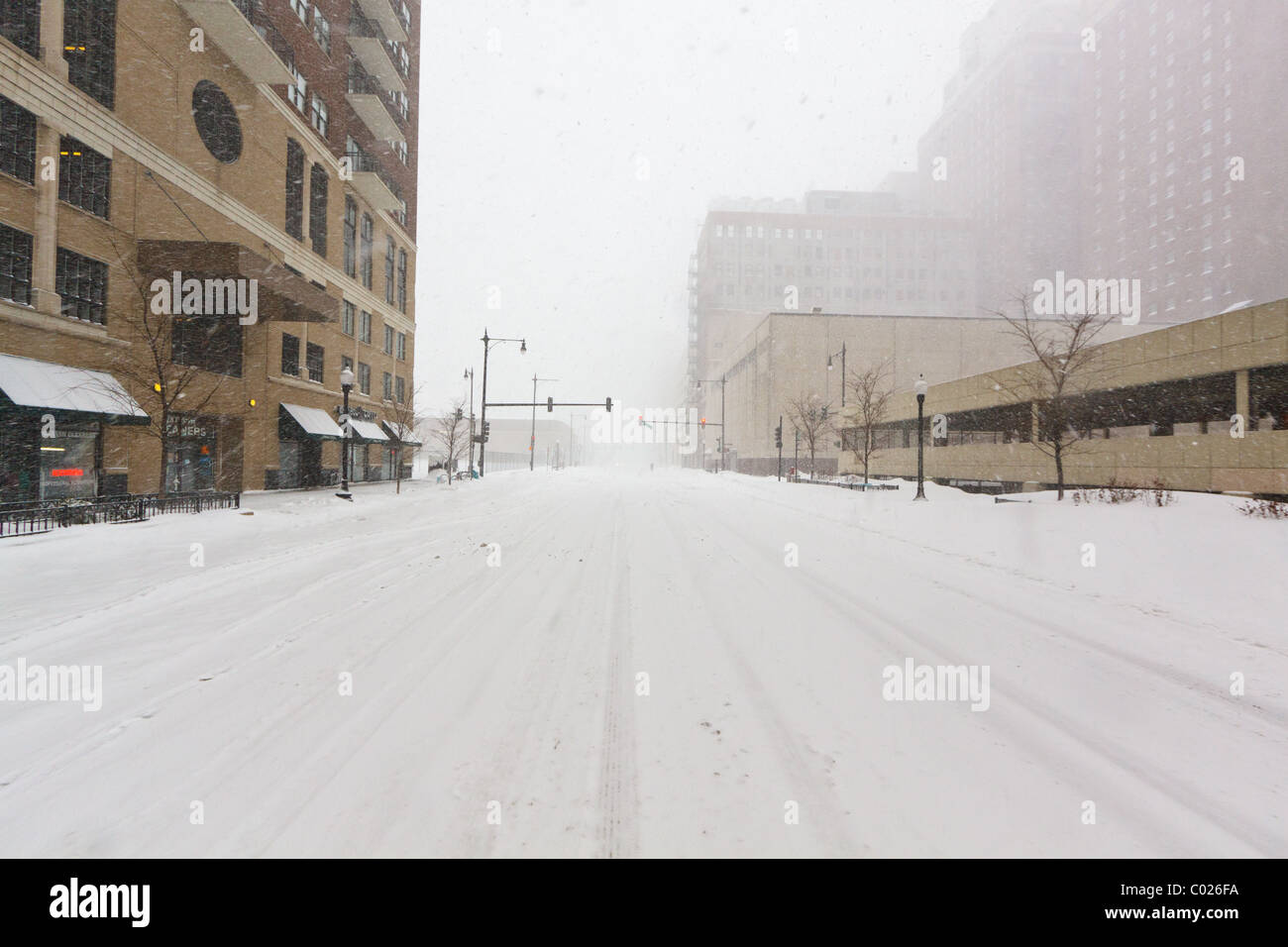 Looking north on Wabash Avenue covered in snow during the 2011 Chicago ...