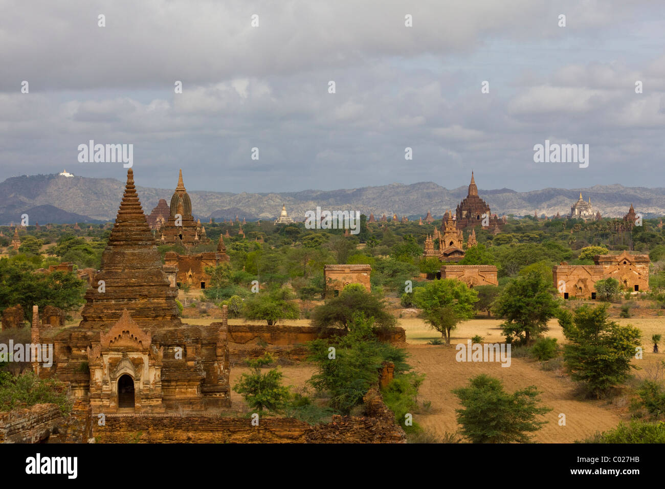 view of temples surrounding Htilominlo temple, southwest Bagan, Myanmar Burma Stock Photo