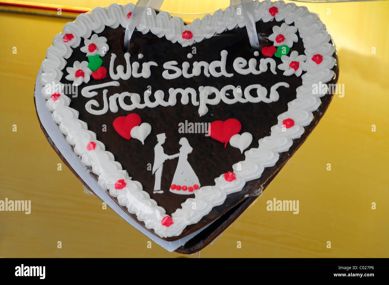Gingerbread heart, Wir sind ein Traumpaar, German for We are perfect couple, souvenir, Hamburger Dom 2010, the largest folk Stock Photo