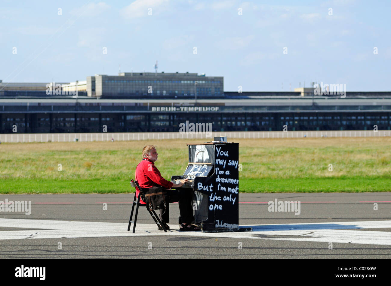 Art installation with a piano on the grounds of the former Tempelhof Airport, park opened in 2010 on Tempelhof Feld, Kreuzberg Stock Photo