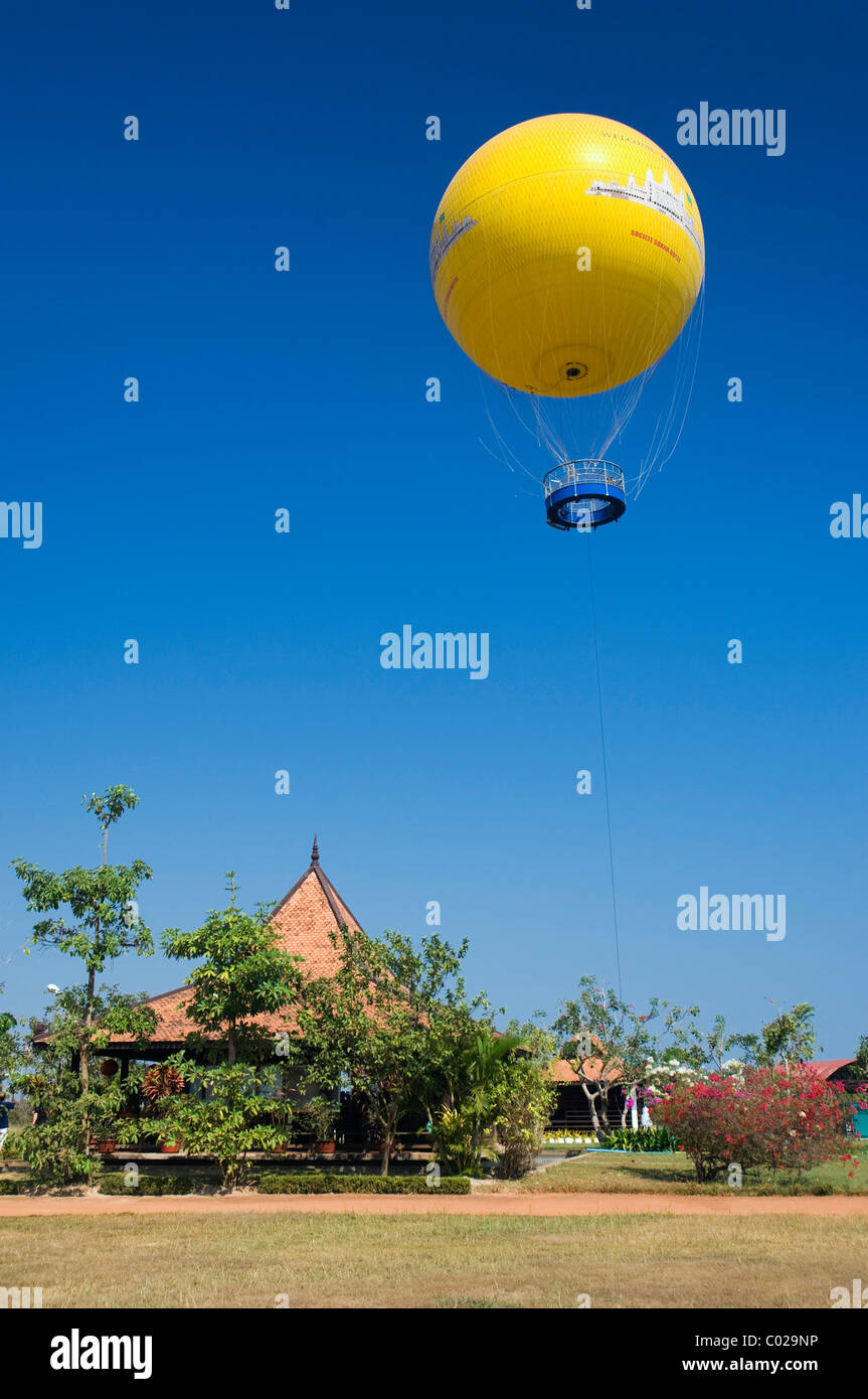 Sightseeing-balloon, Angkor, Siem Reap, Cambodia, Indochina, Southeast Asia Stock Photo