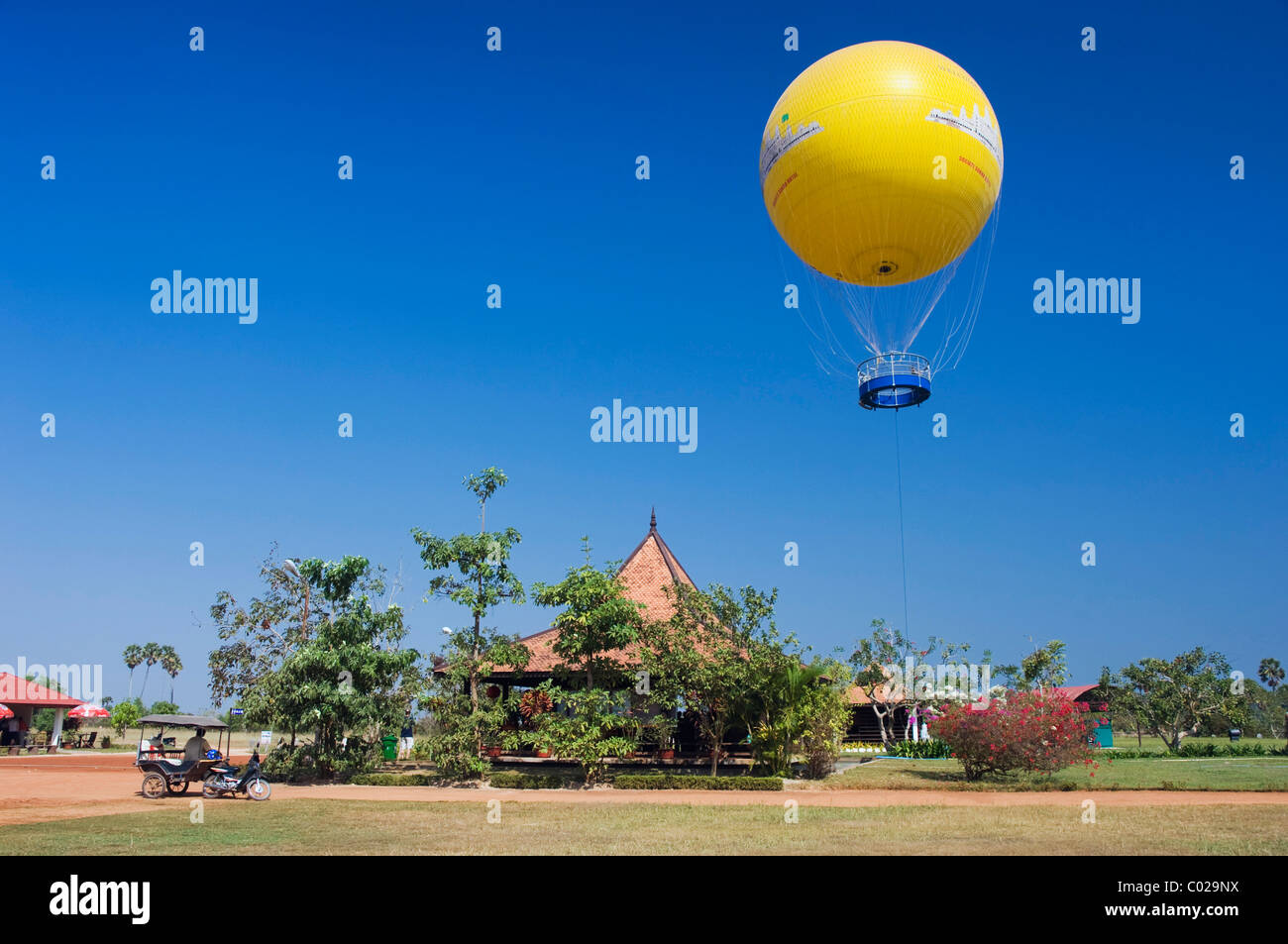 Sightseeing-balloon, Angkor, Siem Reap, Cambodia, Indochina, Southeast Asia Stock Photo