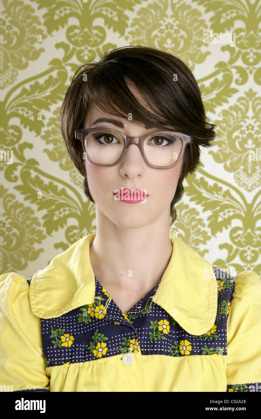 nerd woman retro portrait 70s wallpaper vintage housewife