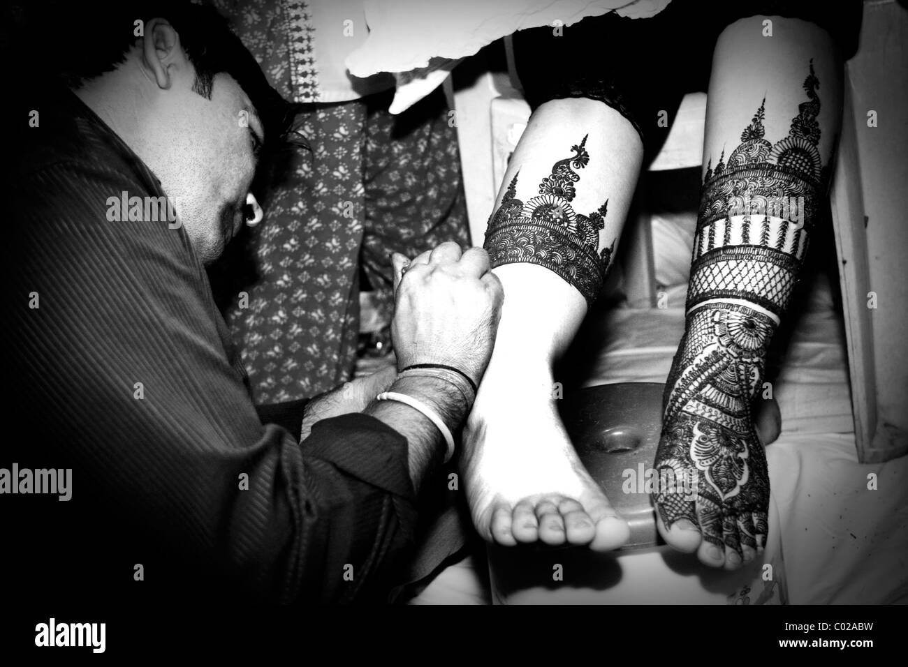 And Indian bride with traditional henna (aka mehndi) paint covering her arms and hands at her wedding day in New Delhi in India. Stock Photo