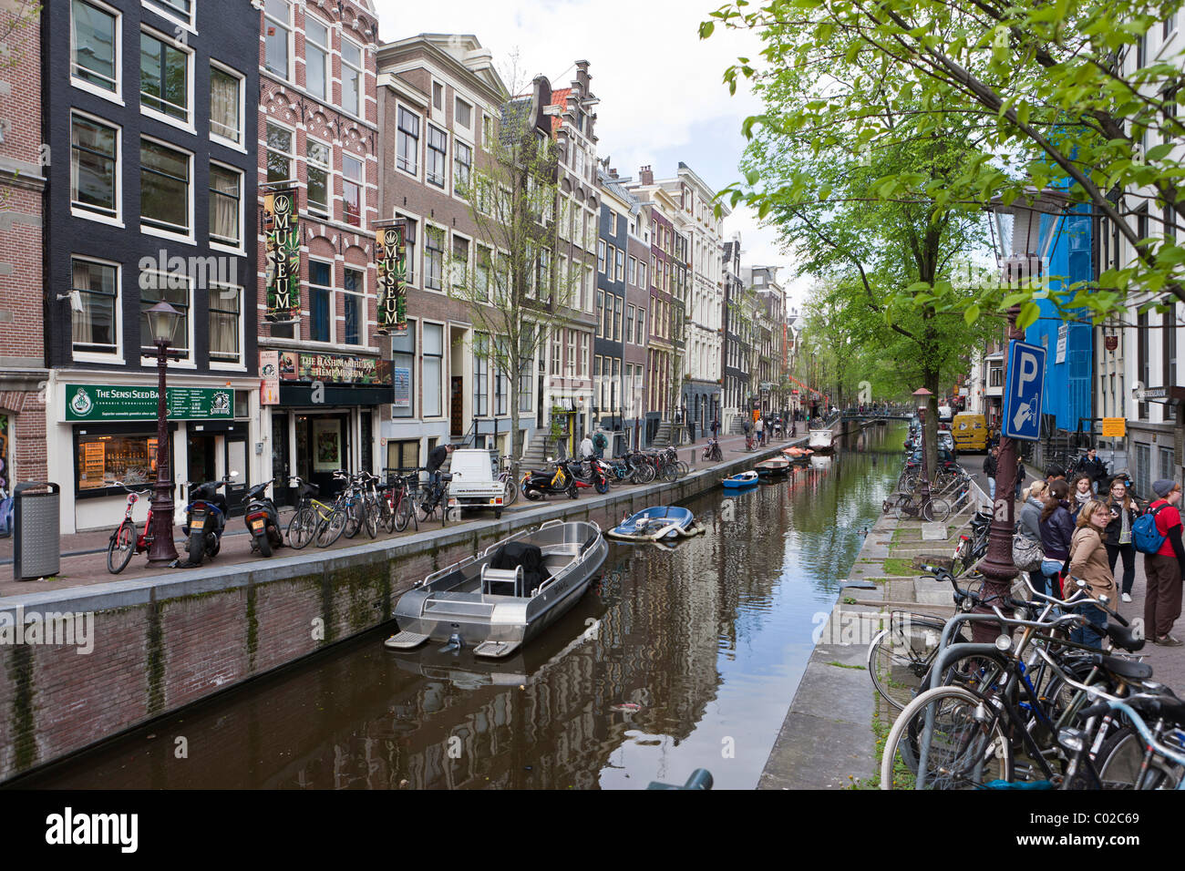 Boats along Oudezijds Achterburgwal canal, Amsterdam, Holland, Netherlands, Europe Stock Photo