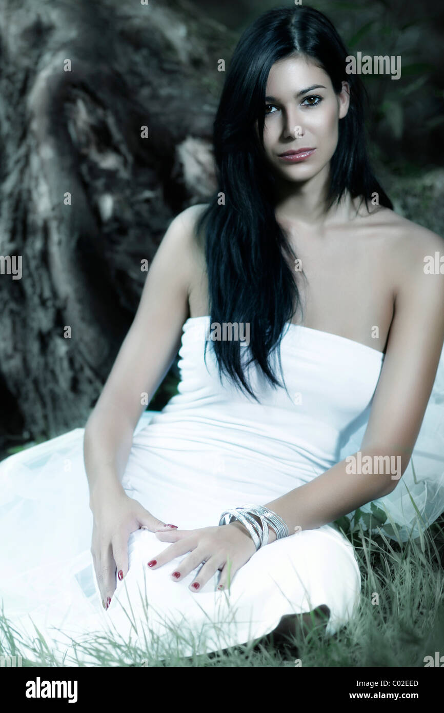 Woman in white veil hi-res stock photography and images - Alamy
