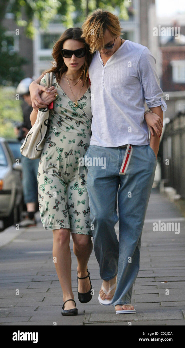 Keira Knightley and boyfriend Rupert Friend leaving her house London, England - 25.08.07 Will Alexander/ Stock Photo