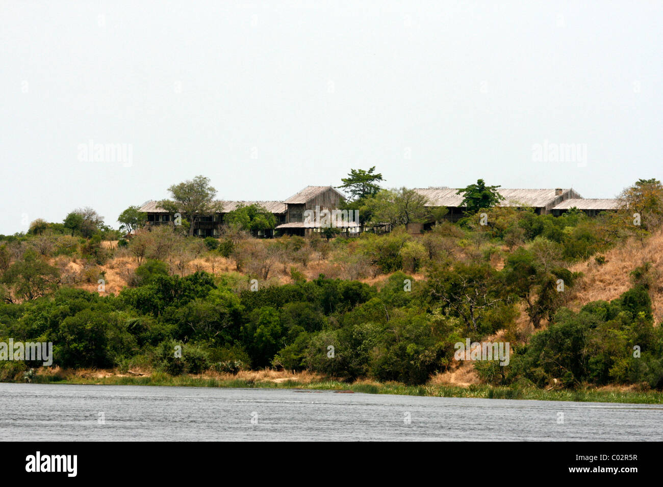 The upmarket Paraa Lodge seen from the River Nile below the Murchison Falls, Uganda Stock Photo
