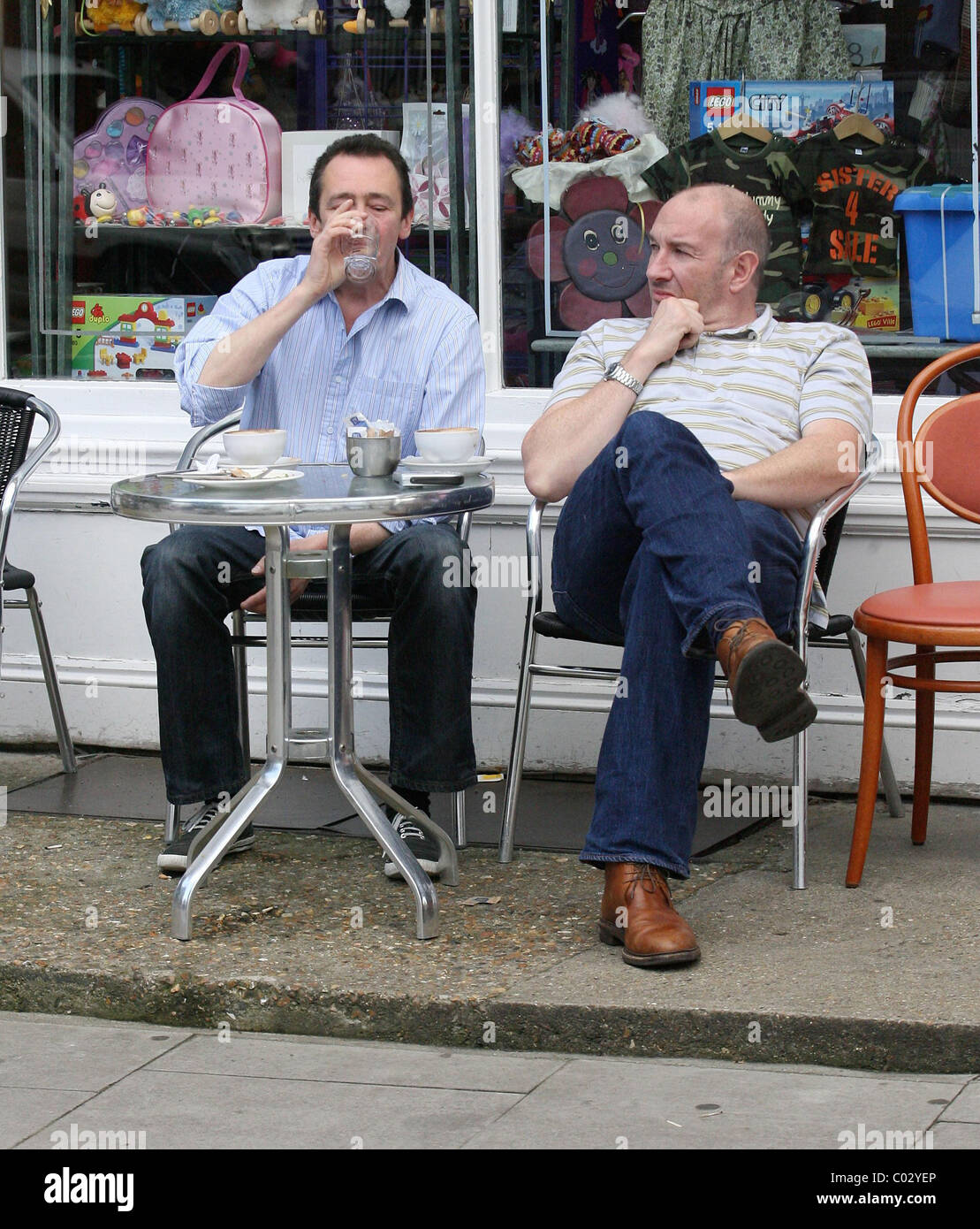 Paul Whitehouse and Simon Day Have coffee together in Primrose Hill. Could they possibly be planning a 'fast Show' reunion? Stock Photo