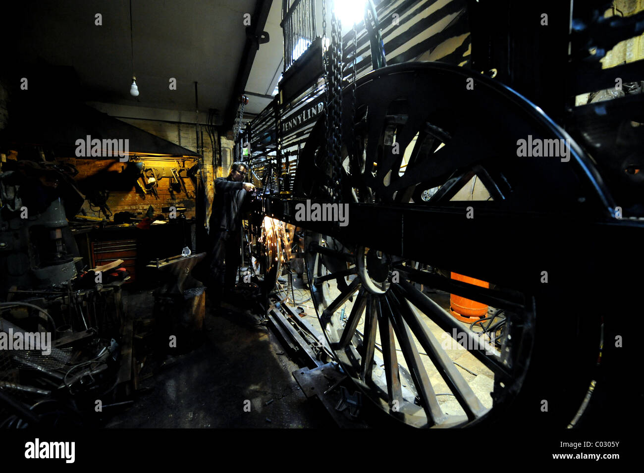 Brighton sculpture Jon Mills at work on a lifesize version of an 1847 steam locomotive the Jenny Lind Stock Photo