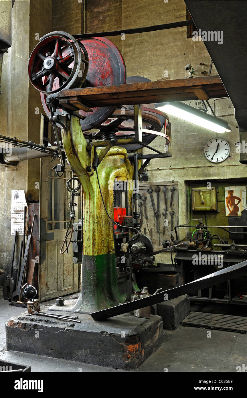 Forging press on a line shaft power transmission system in an old drop forge from 1911, former factory of Dietz & Pfriem Stock Photo