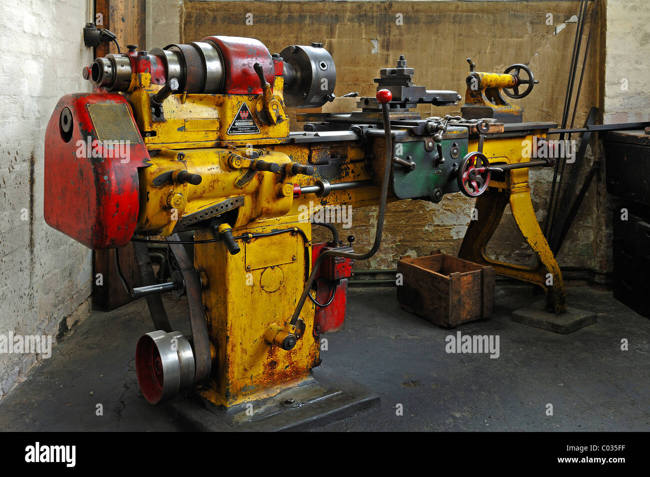 Machine for the manufacture of matrices, 1957, in an old drop forge from 1911, former factory of Dietz & Pfriem Stock Photo