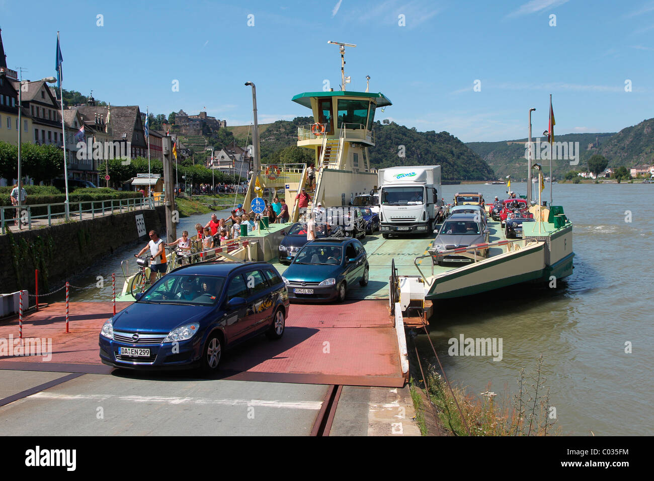 Rhine ferry Loreley VI between St Goar and St Goarshausen, St Goar, Rhineland-Palatinate, Germany, Europe Stock Photo