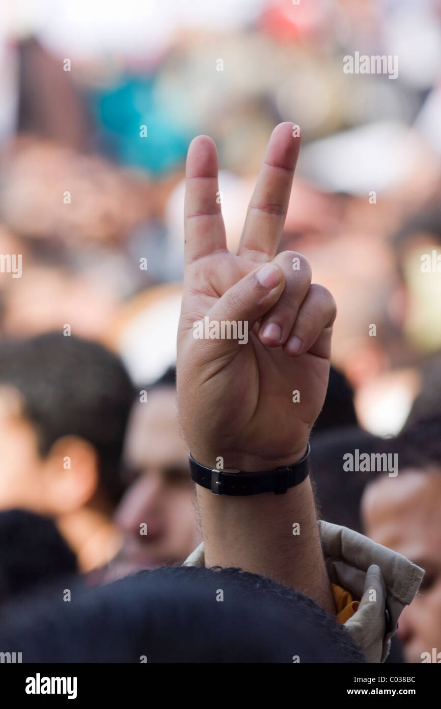 anti-Mubarak protestor giving v for victory sgin at Tahrir Square, Cairo, Egypt Stock Photo