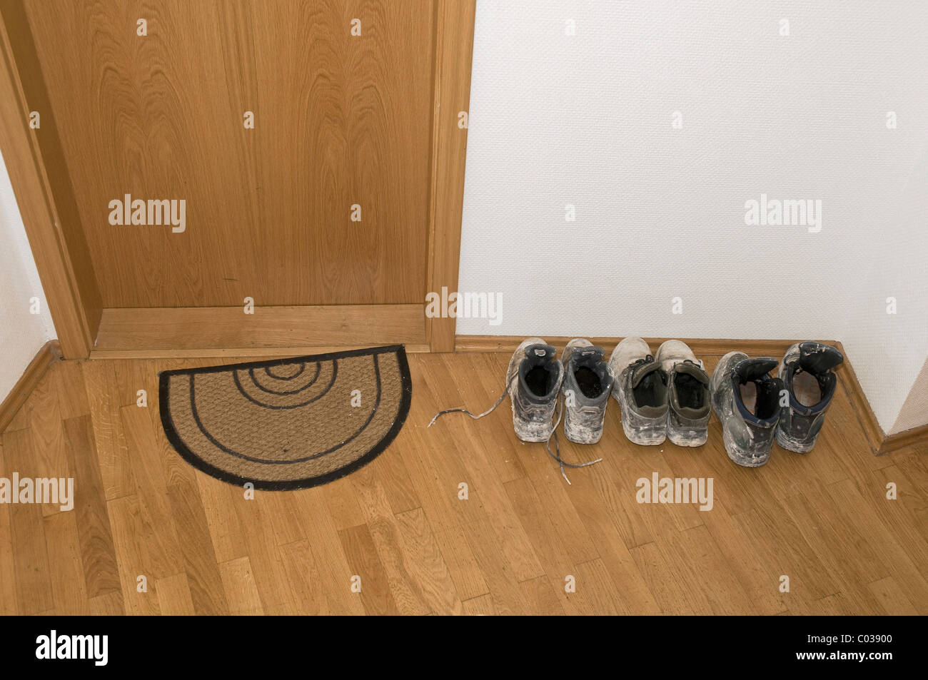 Dirty shoes door mat hires stock photography and images Alamy