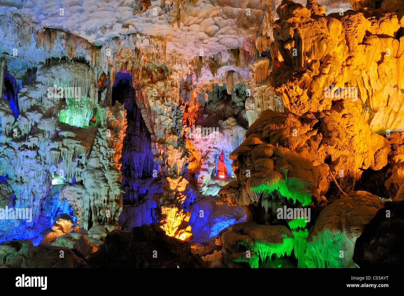 Hang Dau Go, Hidden Timber Cave, Halong Bay, Vietnam, Southeast Asia Stock Photo