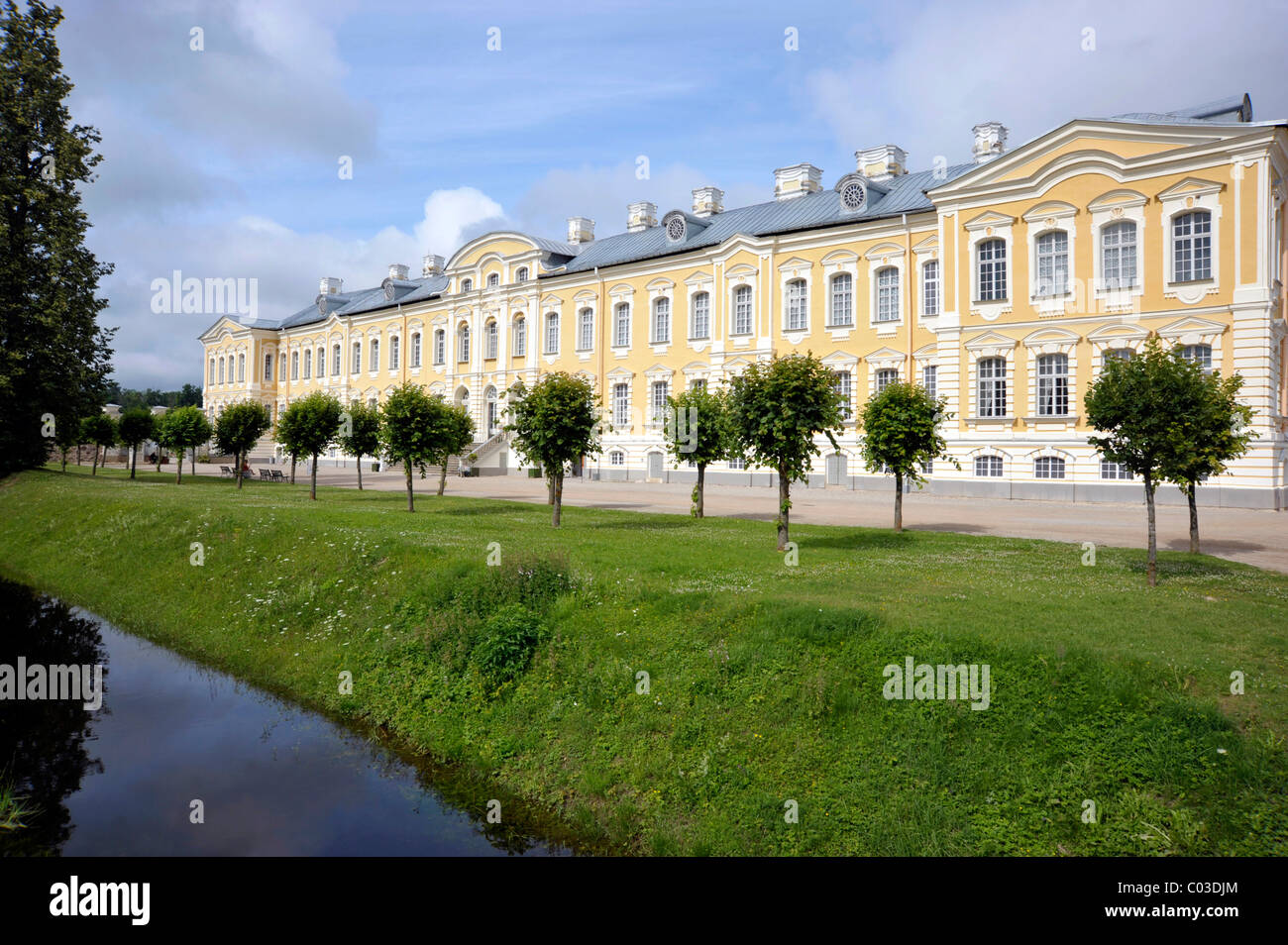 Castle gardens with baroque Rund&#257;le Palace, Pilsrundale, Bauske, Latvia, Baltic States, Europe Stock Photo